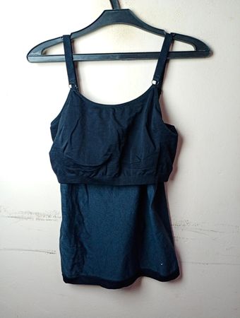 Schwarzes Tanktop mit eingebautem BH