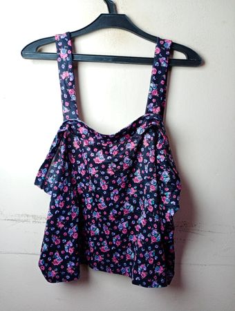 Schwarzes Blumendruck-Cami-Top