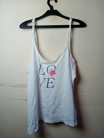 Blumotion weißes Tanktop mit "LOVE" Grafik
