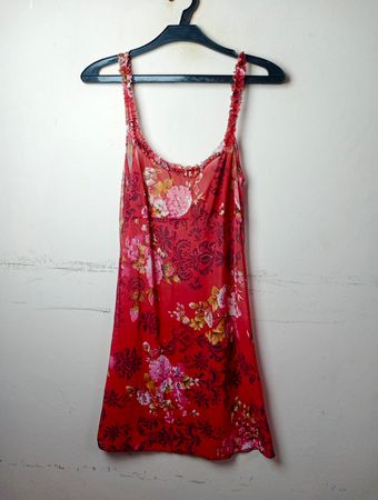 Rotes Blumenmuster Slip-Kleid