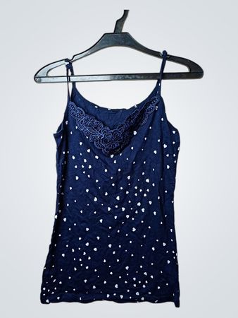 Marineblaue Spaghetti-Top mit weißem Herzmuster und Spitzenbesatz