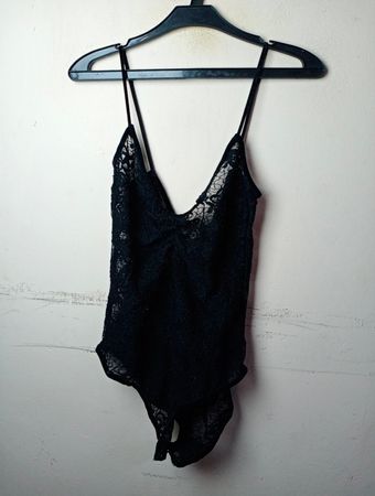 H&M Schwarzer Spitzenbody