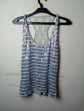 Glitzernde gestreifte Tanktop mit Spitzenrücken