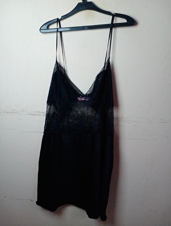 Hunkemöller Schwarzes Spitzen-Nachtkleid