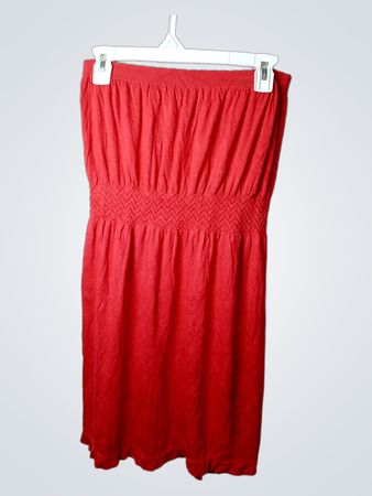 Rotes Rüschentop-Kleid