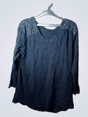 TREND ONE Schwarzes Spitzendetail V-Ausschnitt Top