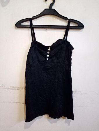 Schwarzes Spaghetti-Träger Button-Up Tanktop