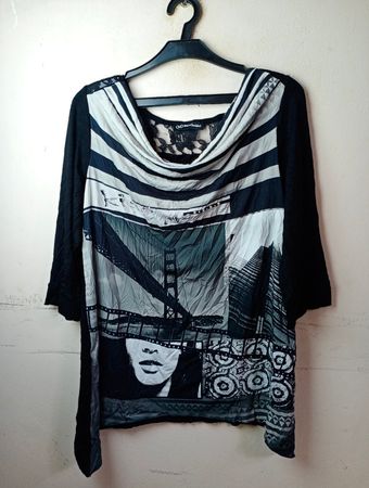 Mara Desideri Schwarze Spitze & Druck Tunika Top