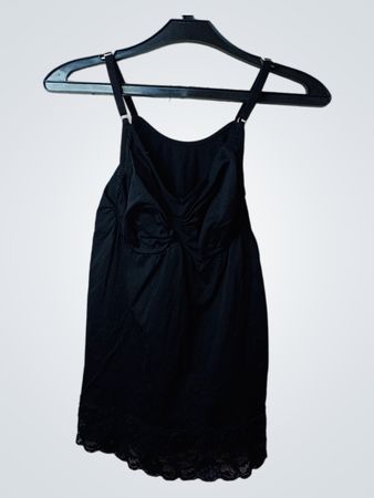 Schwarzes Camisole mit Spitzenbesatz