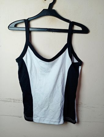 Schwarzes und weißes Tank-Top