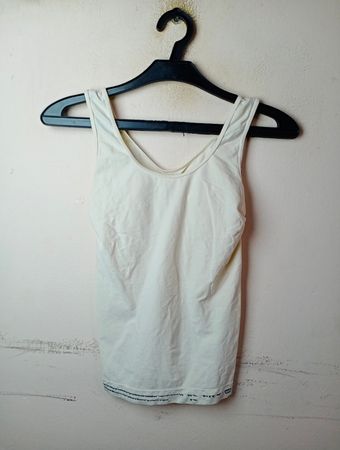 Weißes Tanktop