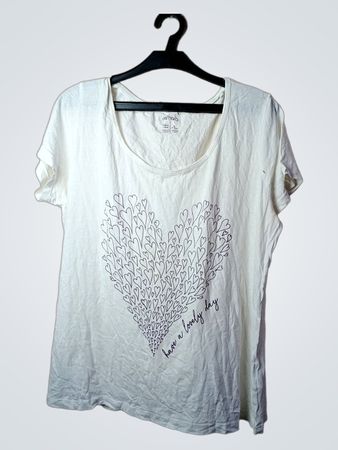 Esmara weißes T-Shirt mit Herzgrafik und Text "hab einen schönen Tag