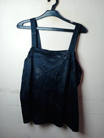 Schwarzes Tanktop mit Trägern
