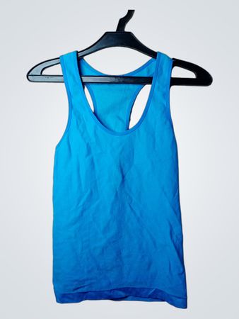 Blaues Racerback-Trainingsoberteil
