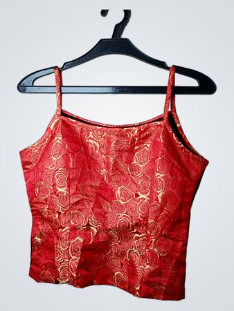 Rote und goldene Brokat-Camisole