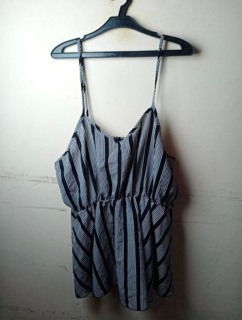 SHEIN CURVE Schwarz-weißer gestreifter Spaghettiträgerkleid