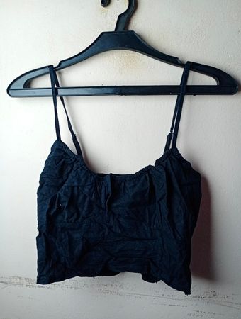 Schwarzes Spaghetti-Träger-Crop-Top