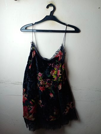 MILLENIUM Samtkleid im floralen Druck mit Spitze
