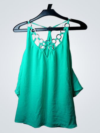 Grünes Tanktop mit Ringdetail