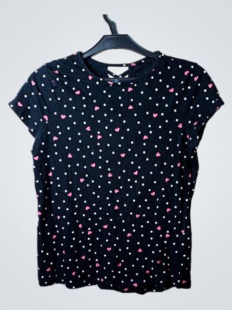 here+there C&A Schwarzes T-Shirt mit gepunktetem und Herzmuster