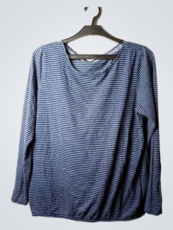 Blau gestreiftes Langarmoberteil