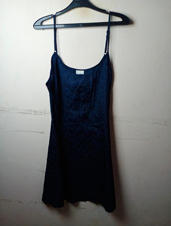 Navy Slipkleid mit Größenetikett M