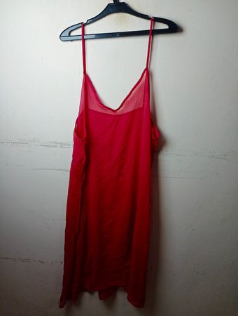 Rotes Slip-Kleid