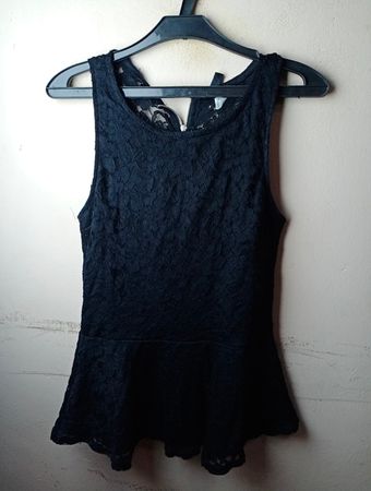 H&M Divided Schwarzes Spitzen-Peplum-Top