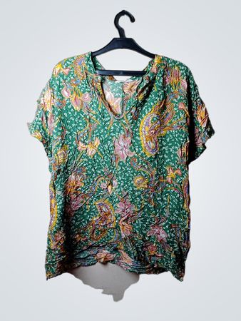 Grünes floral bedrucktes Crinkle-Top