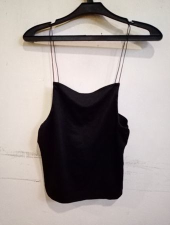 Schwarzes Spaghetti-Träger-Crop-Top