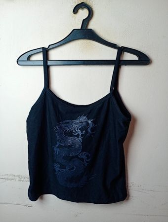 Schwarzes Tanktop mit Drachenmotiv