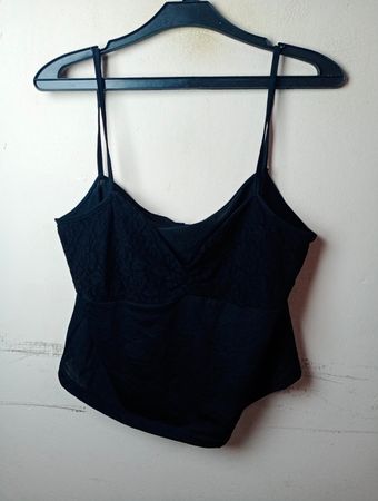 Schwarzes Top mit Spitzen-Detail