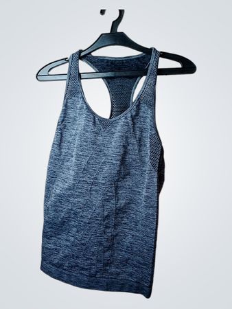 Blaues meliertes Racerback-Top