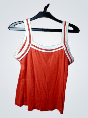 Rotes Tanktop mit weißem Besatz