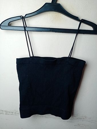EIG Schwarzes Ribbed Spaghetti-Träger Crop Top