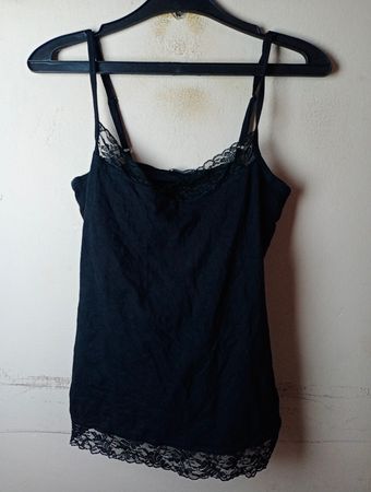 Laura Scott Schwarze Spitze Besatz Cami