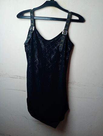 Schwarzes Tanktop mit Schnallen-Trägern