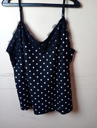 Everme Polka Dot Spitze Trim Cami
