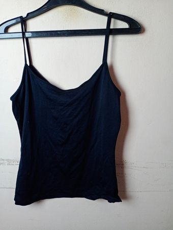 Schwarzes Top