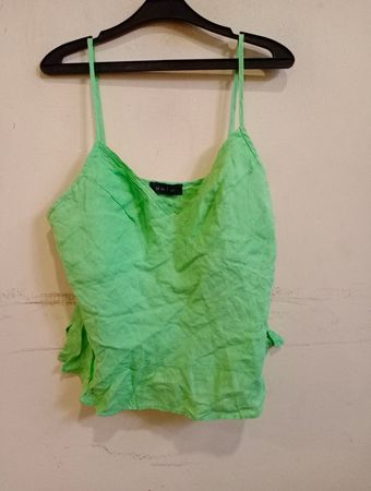 Grünes Spaghetti-Trägershirt