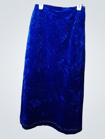 Maxi-Rock aus blauen Samt mit verziertem Saum