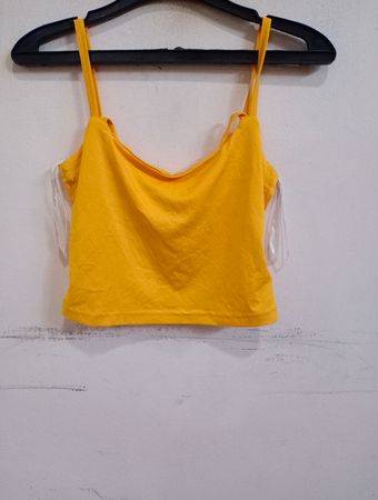 Gelbes Spaghetti-Träger-Crop-Top