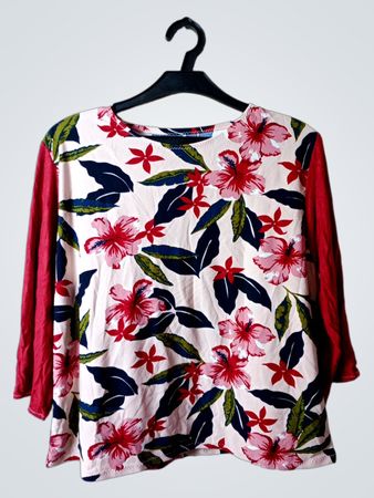 Floral Print Top mit roten Ärmeln