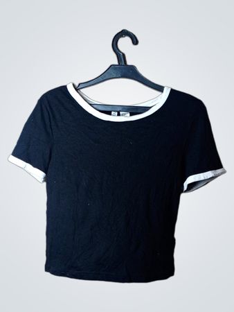 Geteiltes H&M Basic Schwarz Ringer-T-Shirt