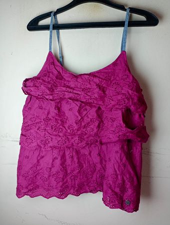 Nomi&Denim pink gestickte gestufte Spaghettiträgerbluse