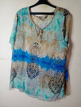 Bluse mit Tie-Neck-Muster