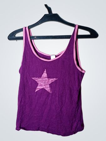 Lila Tanktop mit pinkem Stern