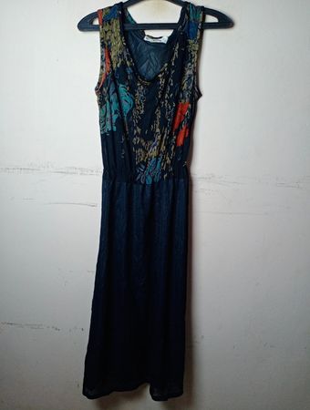 Ärmelloses Kleid mit Blumenmuster