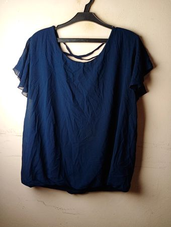 Schulterfreie Bluse mit blauer Kreuz-Überlappung
