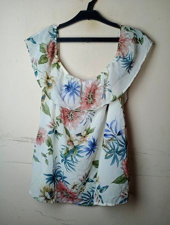 Weißes Floral-Muster Oberteil mit schulterfreien Trägern